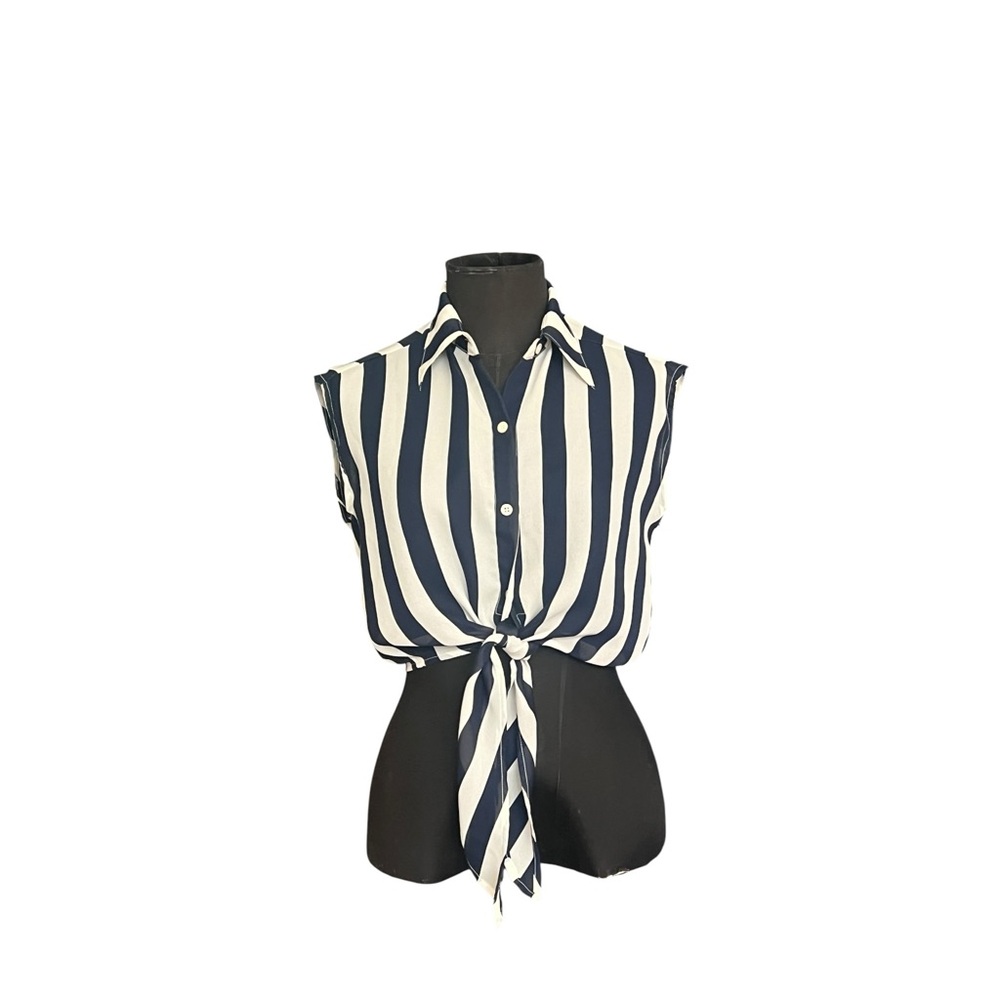 🚨𝐂𝐋𝐄𝐀𝐑𝐎𝐔𝐓 𝐒𝐀𝐋𝐄🚨𝐂𝐔𝐋𝐓𝐔𝐑𝐄 𝐂𝐀𝐋𝐋 Striped Tie-Front Sleeveless Blouse